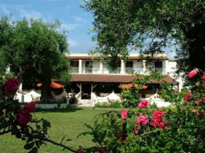  Firefly Hotel  Мораитика